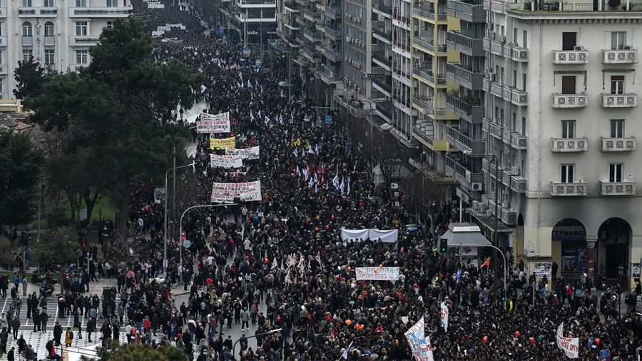 Yunanistan'da büyük grev: Sokaklar karıştı