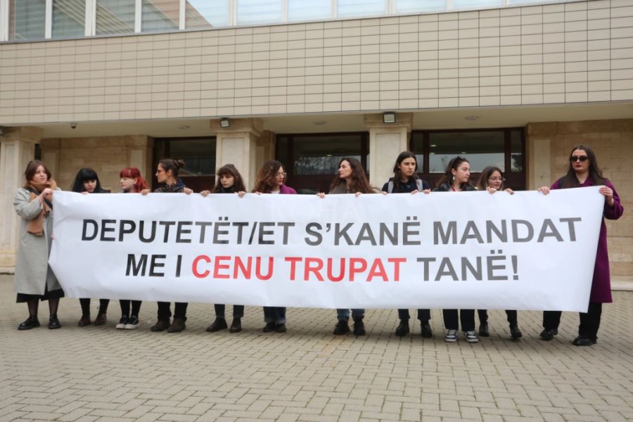 Priştine'de Döllenme Kanun Tasarısının Oylanmaması Protesto Edildi