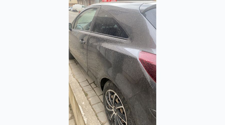 Priştine'den Sahra Tozunun Yol Açtığı Çamurlu Yağmur