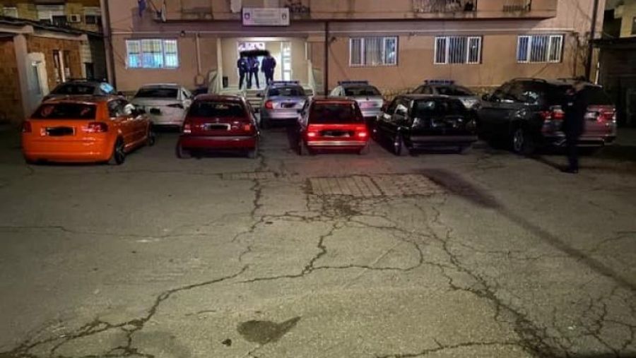 Prizren'de Hız Yarışları Engellendi, Polis 5 Sürücüye Ceza Kesti