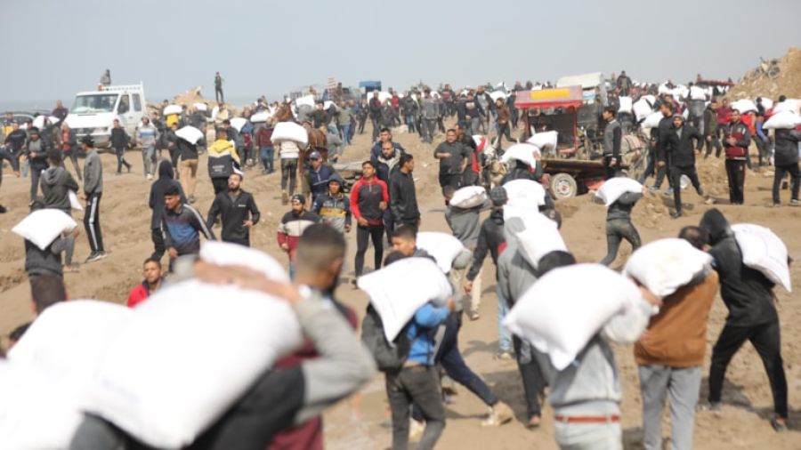 70 kilometre mesafedeki plajda iki farklı hayat: Gazze'de sefalet, İsrail'de eğlence