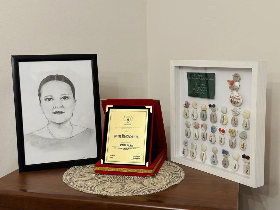 “Elena Gjika” İlköğretim Okulu’nda Esin Jılta “Yılın Öğretmeni” Seçildi