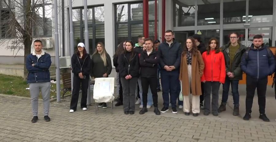 Priştine Üniversitesi Öğrencileri,  Eğitim Sürecini Boykot Ediyor