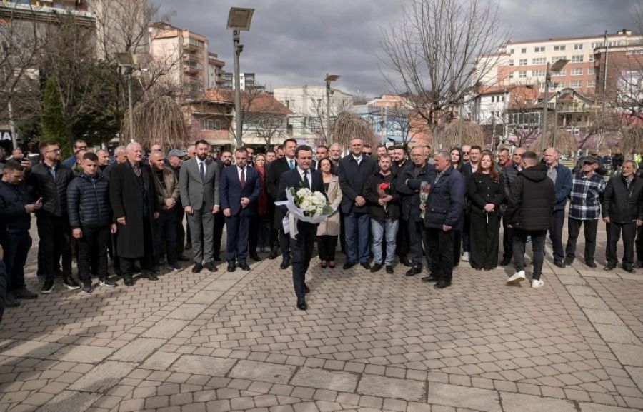 Kurti Mitroviça'daki Meyve-Sebze Pazarı Katliamının Kurbanlarını Andı