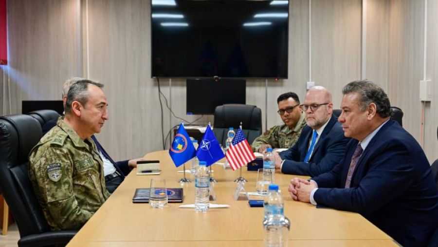Escobar ve Hovenier KFOR Komutanıyla Kosova'nın Güvenliğini Görüştü