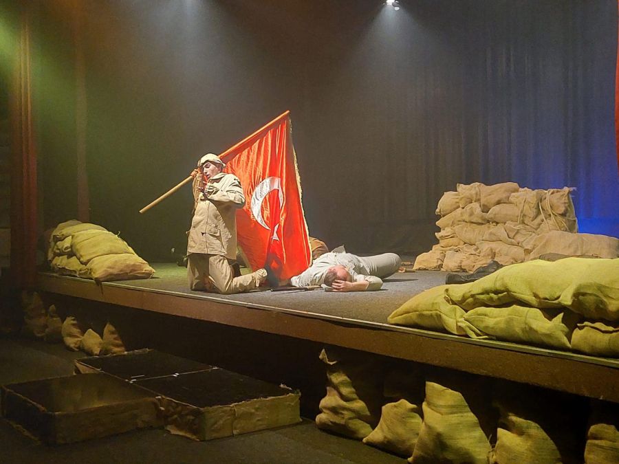 Art Theatre'den Duygu Dolu Gösteri