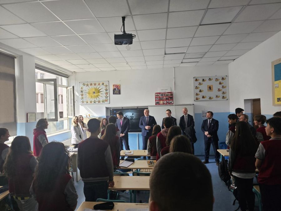 KDTP ve YTB, Priştine “Elena Gjika” İlköğretim Okulunu ve Liseyi Ziyaret Etti