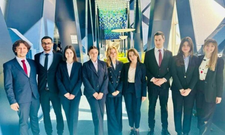 Hovenier, Dünya Yarışmasında Üçüncülüğü Kazanan Hukuk Fakültesi Öğrencilerini Kutladı