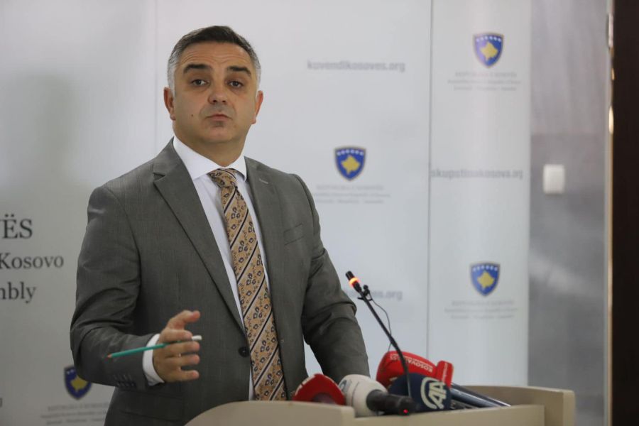 Priştine’de Eczaneler Kararı İptal Edilmeli