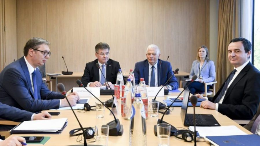 Kosova ile Sırbistan Arasındaki Engellerin Aşılması İçin Uluslararası Baskıya İhtiyaç Var