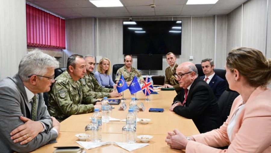 KFOR Komutanı İngiliz Elçiyle Kosova Güvenliğini Görüştü