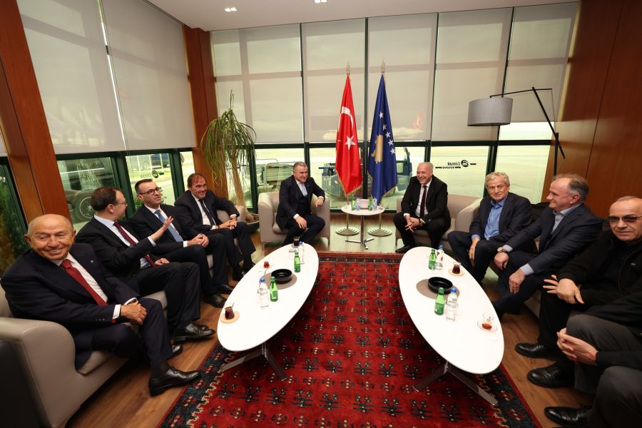  Başbakan Yardımcısı Damka, Türkiye'den Gelen Heyeti Karşıladı