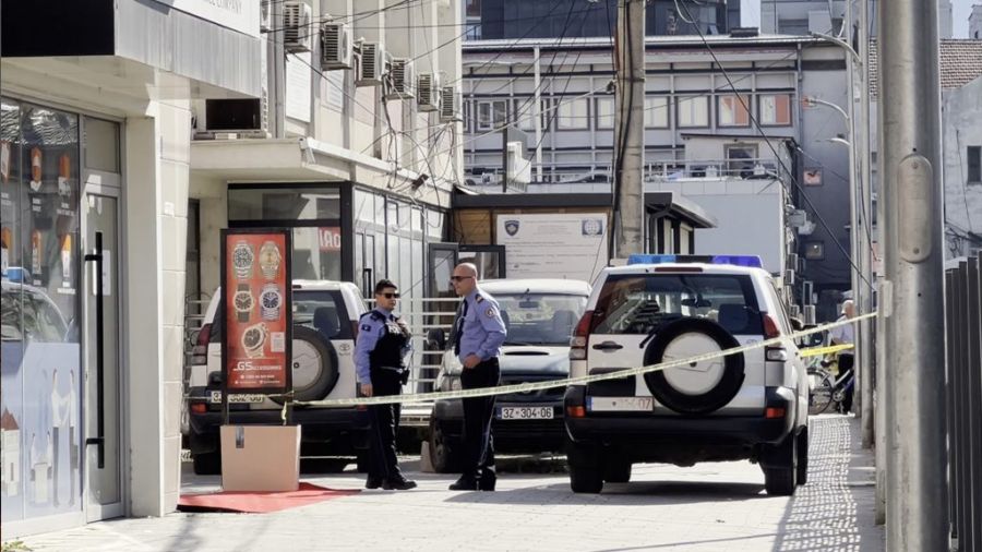 Ferizovik’te Eski Eş Karısını Öldürdü