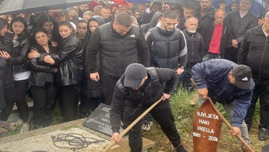 Kocası Tarafından Öldürülen Gjyljeta Ukella İpek'te Toprağa Verildi