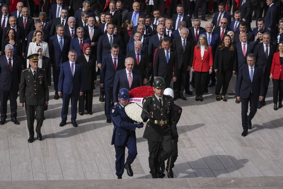TBMM 104 yaşında, devlet erkanı Anıtkabir'de