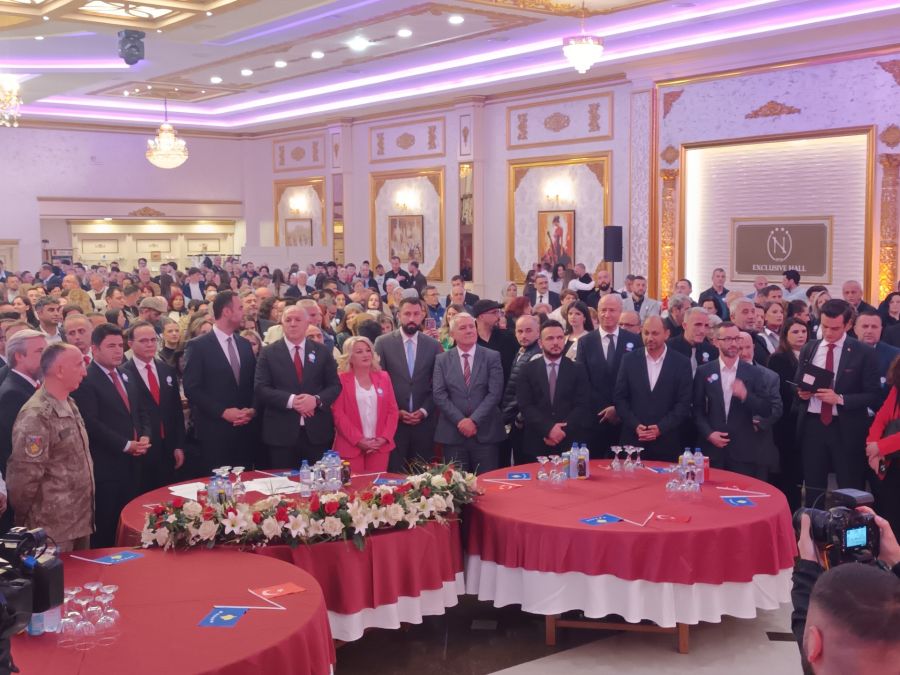 Kosovalı Türkler Milli Bayramı Coşkuyla Kutladı