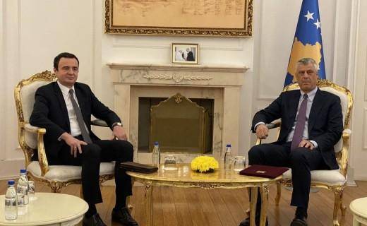 Thaçi ve Kurti Arasında Mektup Değişimi, Zaman Kaybı ve Güç Gösterisi Çabası