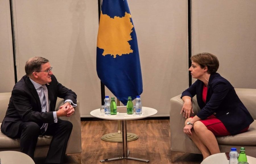 Robertson Kosova'da, Gërvalla Tarafından Karşılandı