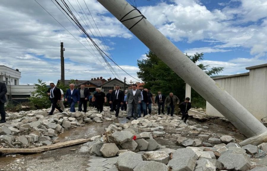 Kurti, Su Baskınları Ardından Dragaş Belediyesi’ni Ziyaret Etti