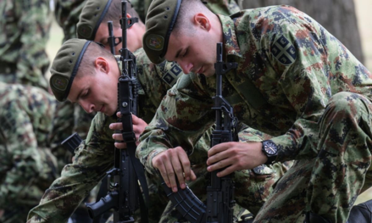 Batı Balkanlarda Zorunlu Askerlik Yeniden Gündemde