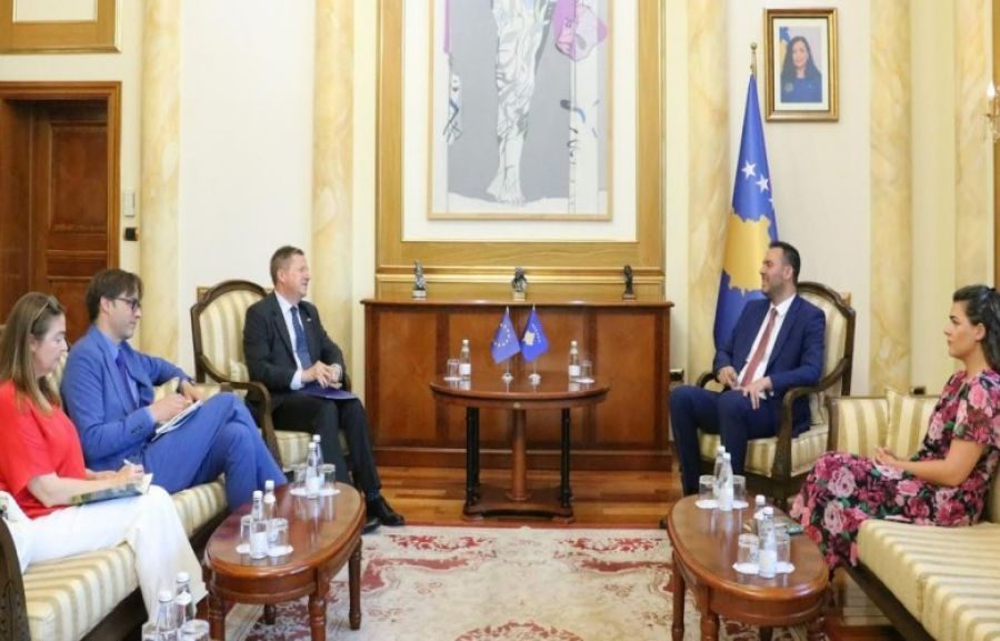 Tomaş Szunyog, Konjufca’ya Veda Ziyaretindeydi
