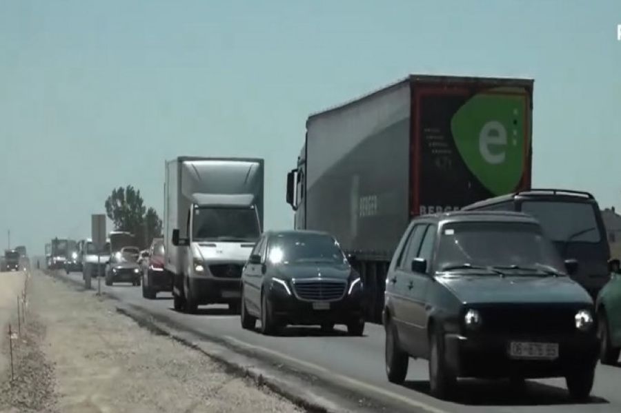 Çalışmaların Sürdüğü Priştine-Mitroviça Yolunda  Uzun Kuyruklar Oluşuyor