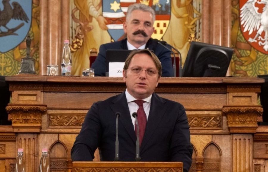 Varhelyi: Diyalog, Kosova ve Sırbistan'ın Avrupa Yoludur