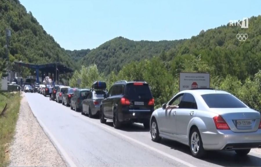 Merdare ve Dheu i Bardhe Sınır Kapılarında Beklemeler Bir Saat Sürüyor
