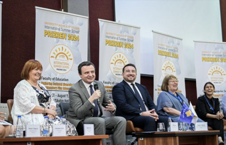  Başbakan Kurti, Prizren Üniversitesi Yaz Okuluna Katıldı