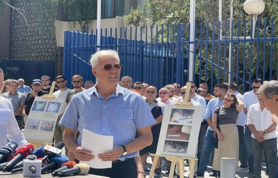 Vetvendosje’nin, Astrit Dehari İçin Özel Savcılık Önünde Eylemi