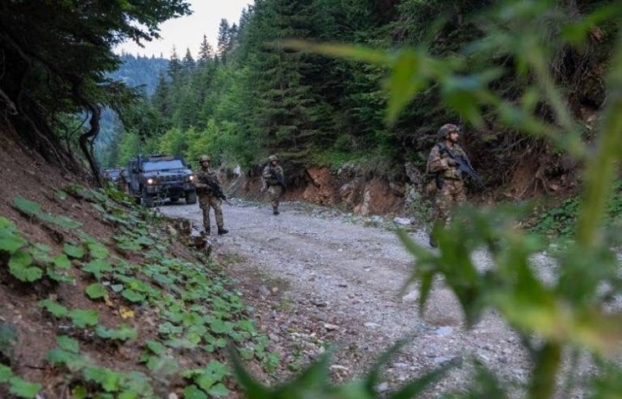 KFOR Sınır Hattı Boyunca Düzenli Devriye Gerçekleştiriyor