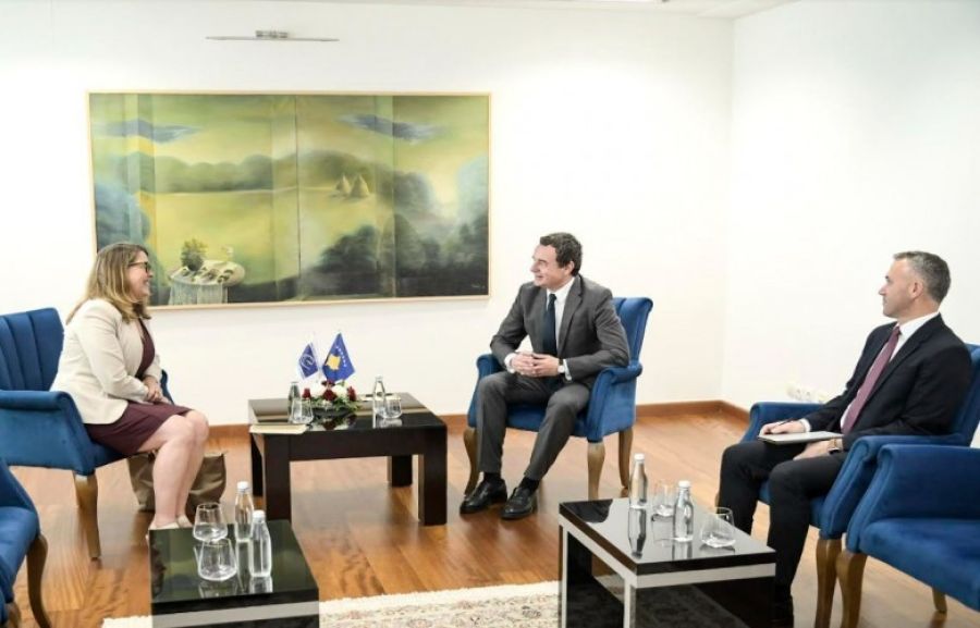 Kurti, AK'nin Kosova Ofisi Başkanı Mary Ann Hennessey’i Kabul Etti