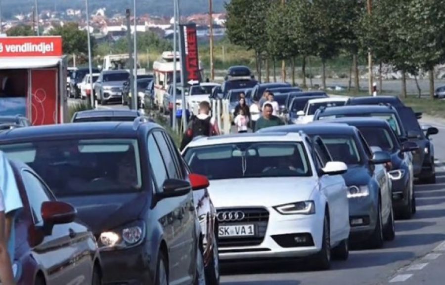 Kosova'dan Çıkışlarda 5 Saate Kadar Bekleniyor