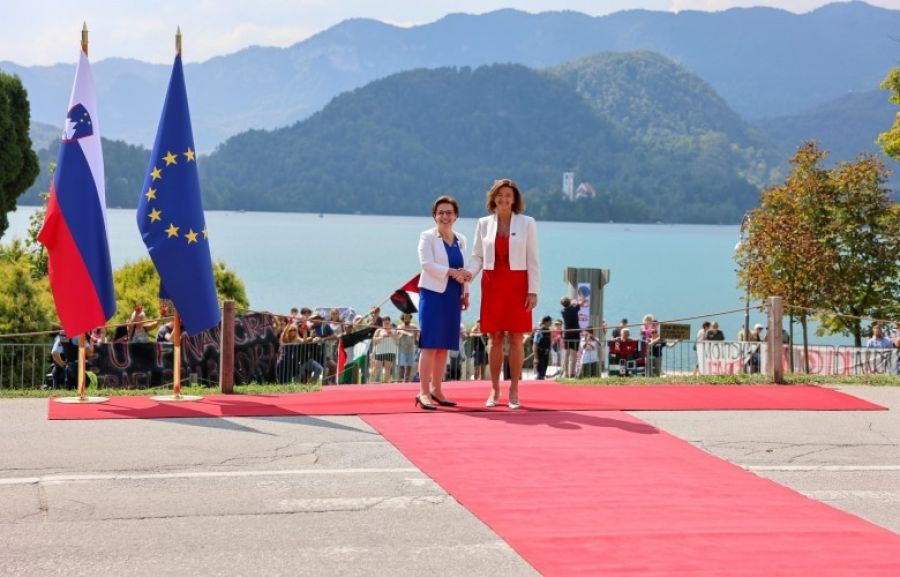  Bakan Gërvalla Bled Forumu'nda Sloven Mevkidaşı Tarafından Karşılandı