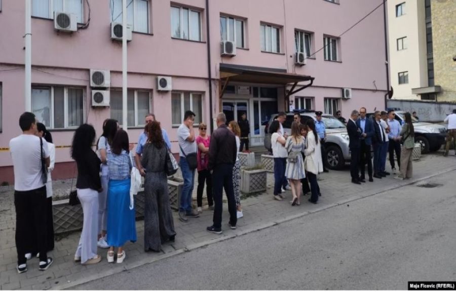 Sırplar Paralel Kurumların Kapatılmasını Bir Kez Daha Protesto Etti 