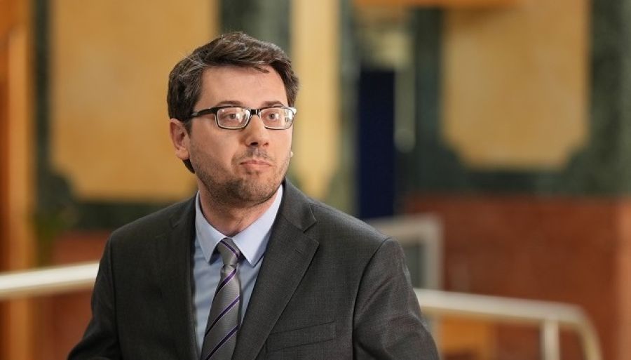 Abdixhiku, Bütçenin Neden Oylanmadığını Açıklamak Yerine Kampanya Yürütüyor