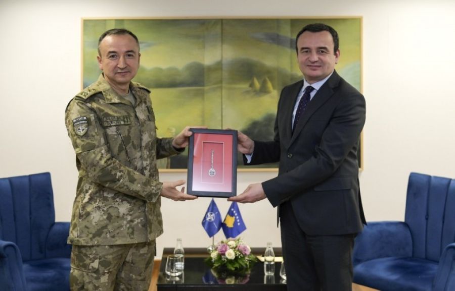Kurti, Veda Görüşmesinde KFOR Komutanı Ulutaş’ı Ağırladı