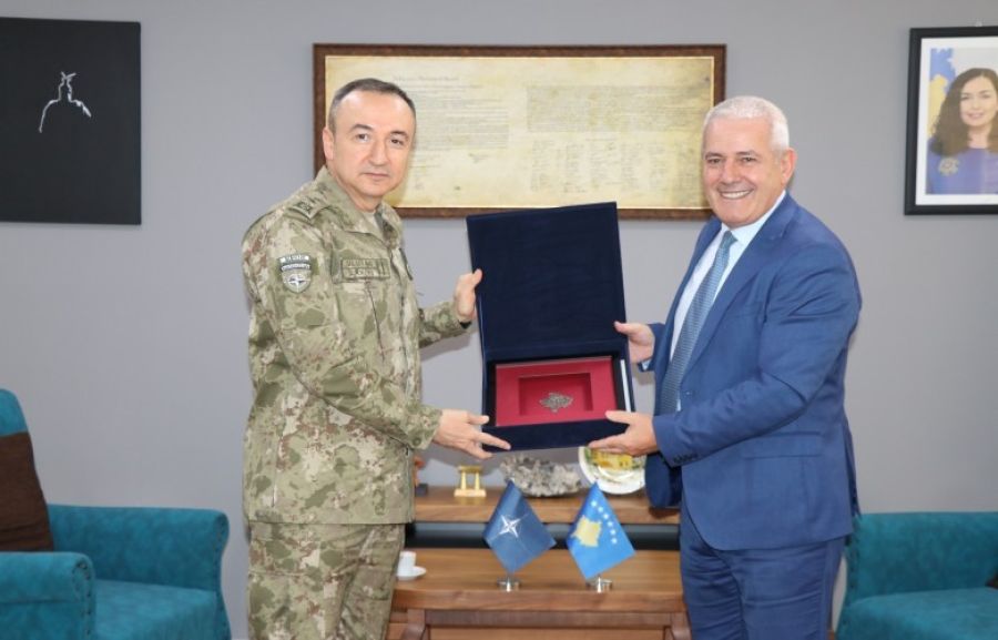 Bakan Sveçla, KFOR Komutanı Ulutaş ile Veda Görüşmesinde Bulundu