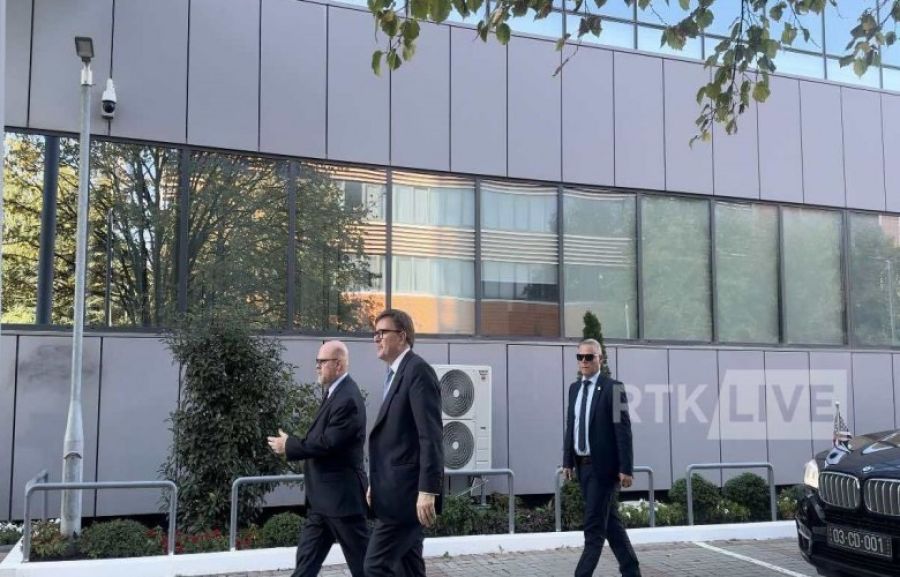 O'Brien Priştine’de Kurti ile Görüşüyor