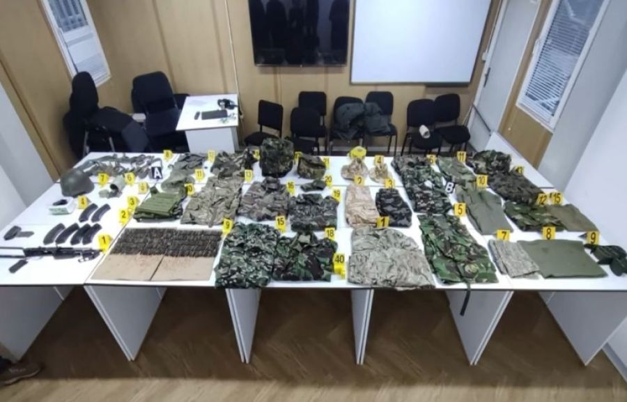 Sveçla, Kuzeyde Bulunan Silah, Mühimmat ve Üniformalar Videosunu Yayınladı