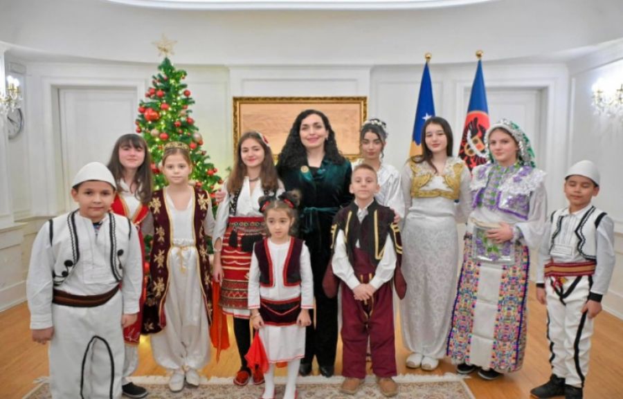 Cumhurbaşkanı, Topluluklardan Bir Grup Çocukla Buluştu