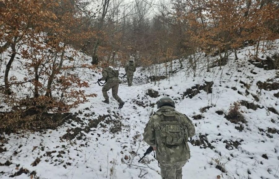 KFOR Türk Askerleri Sırbistan ile Sınırda Devriyede