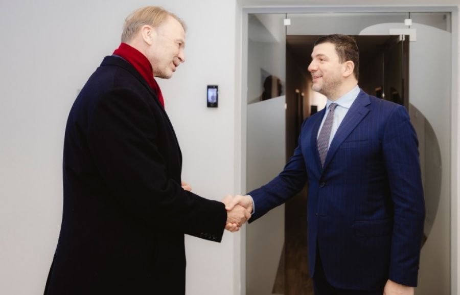 Krasniqi ve Orav Son Siyasi Gelişmeleri Görüştü