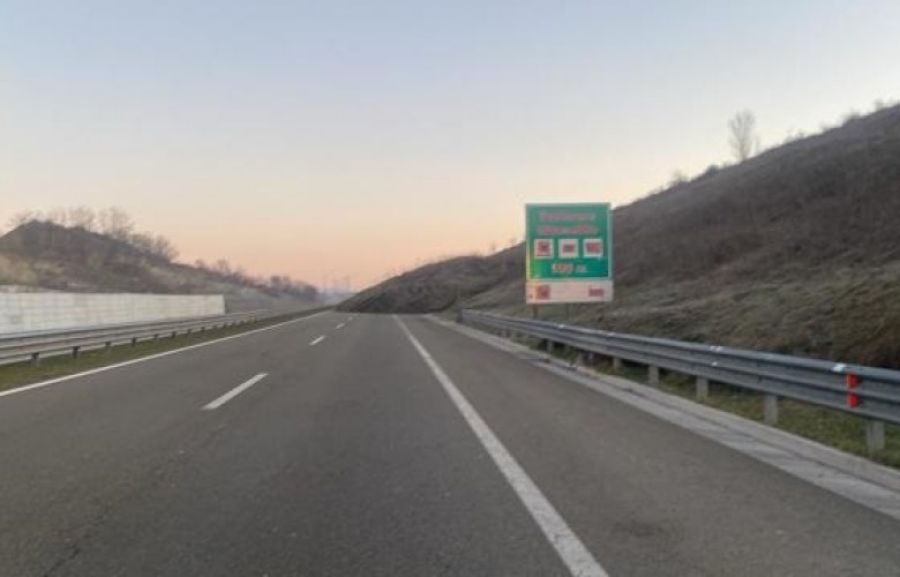 Prizren - Suhareka Yolunda Toprak Kayması, Otoyol Ulaşıma Kapatıldı