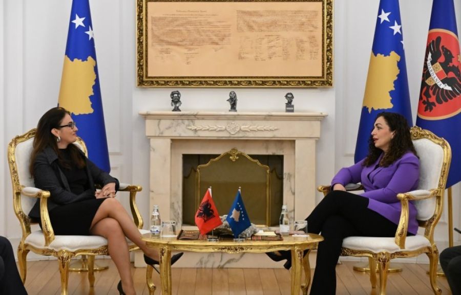 Osmani, Arnavutluk Sopranosu Jaho'yu Kabul Etti