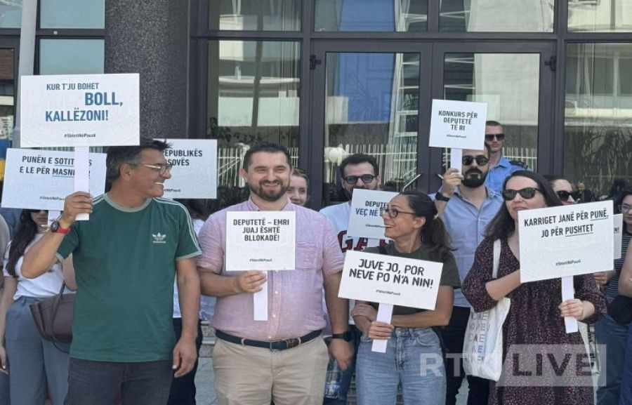 Meclis Önünde Protesto