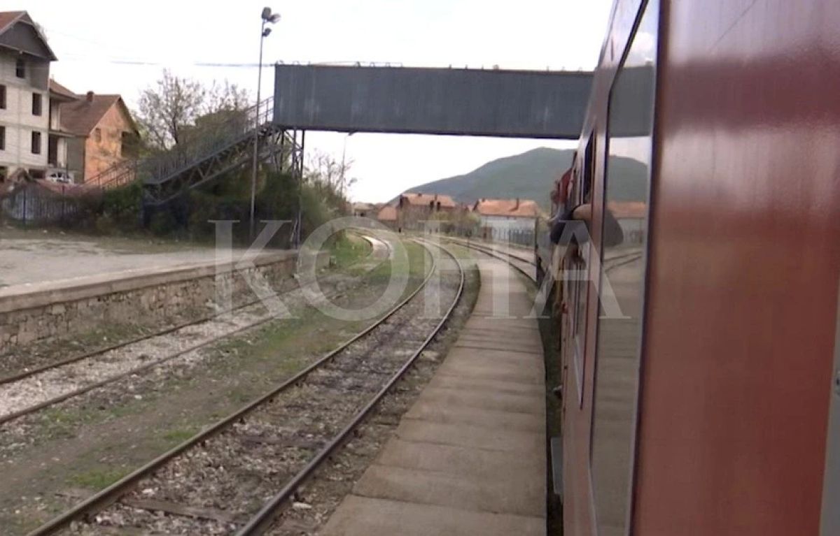 Otomobil ve Tren Çarpışmasında İki Yaralı