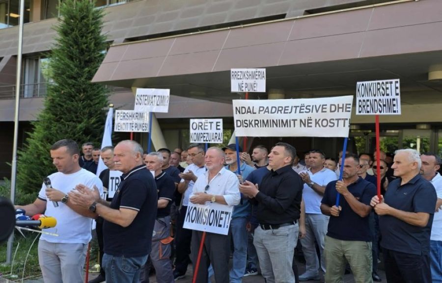 KOSTT Çalışanları Maaş Artışı Talebiyle Protestoda