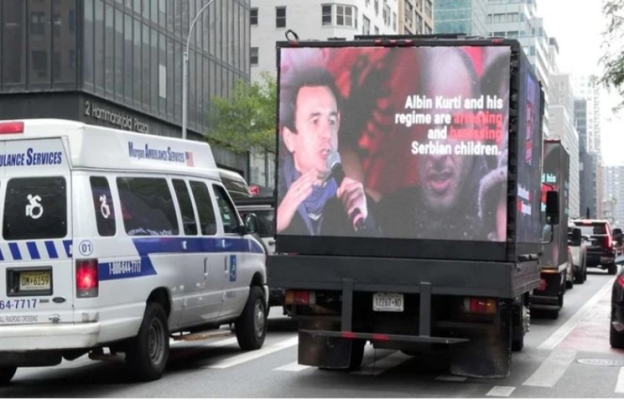 New York’ta Sırp Diasporasından Kosova ve Kurti Karşıtı Billboard
