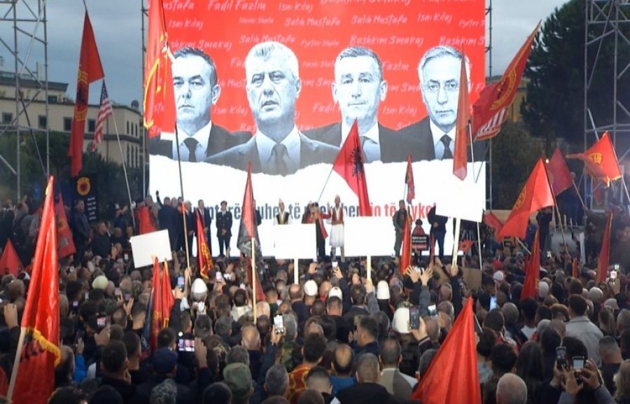 Tiran'da Binlerce Kişi Eski UÇK Liderlerine Destek Verdi
